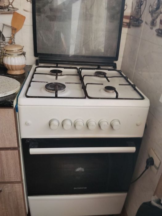Продаю газ плиту. В хорошем состоянии.