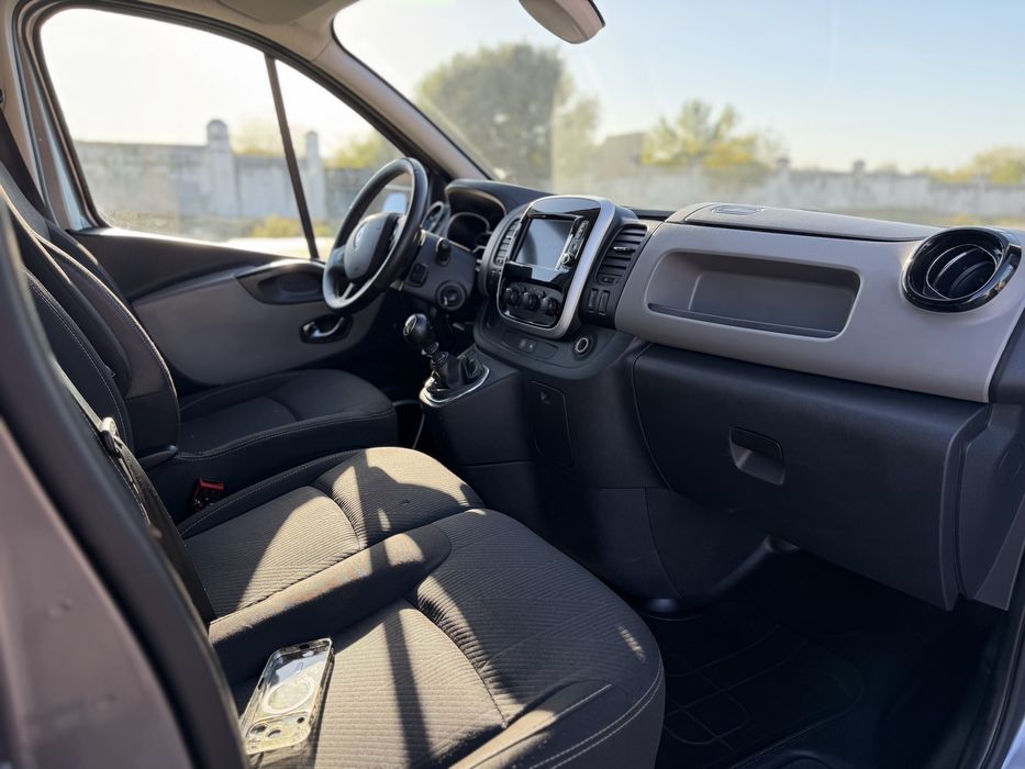 Renault Trafic 6 locuri