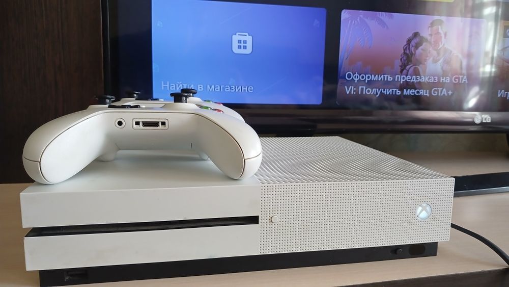 Продам xbox one s память 1 tb