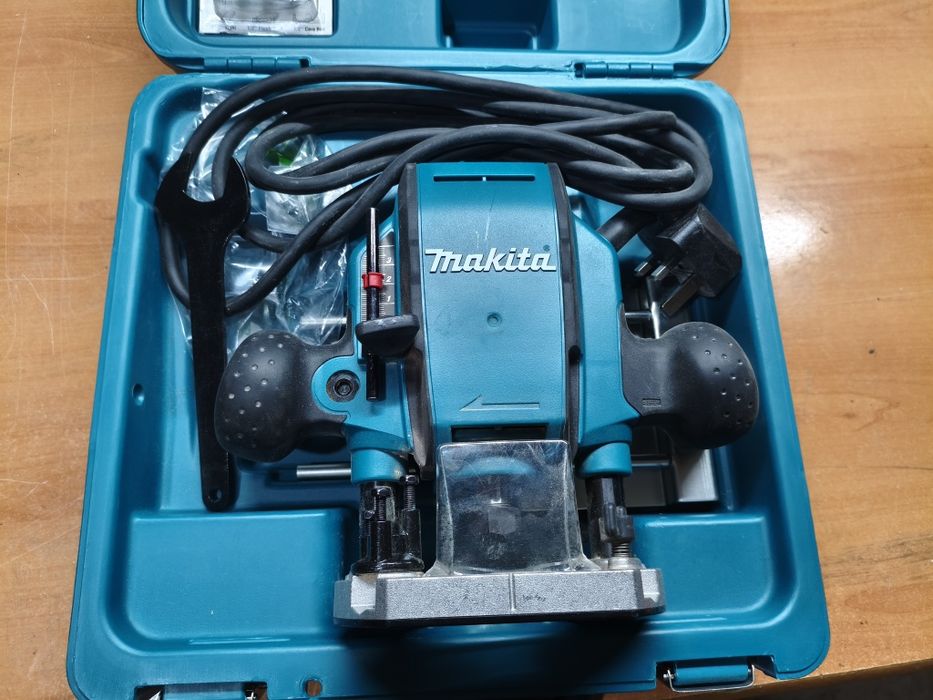 Оберфреза Makita RP0900X 1/4, 3/8