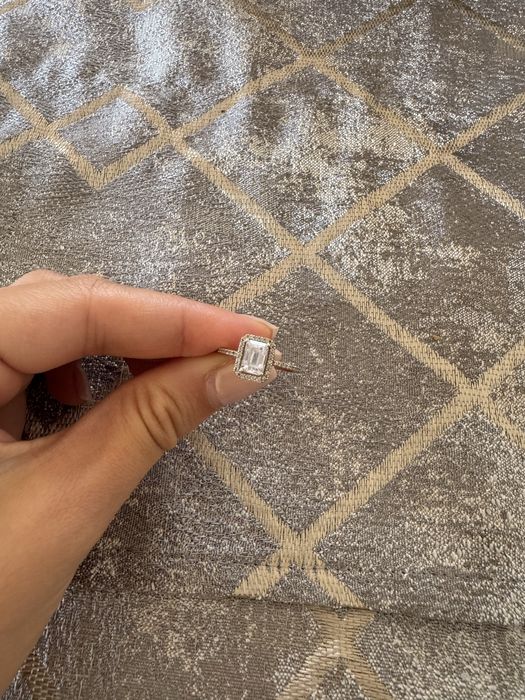 Златен пръстен с цирконий