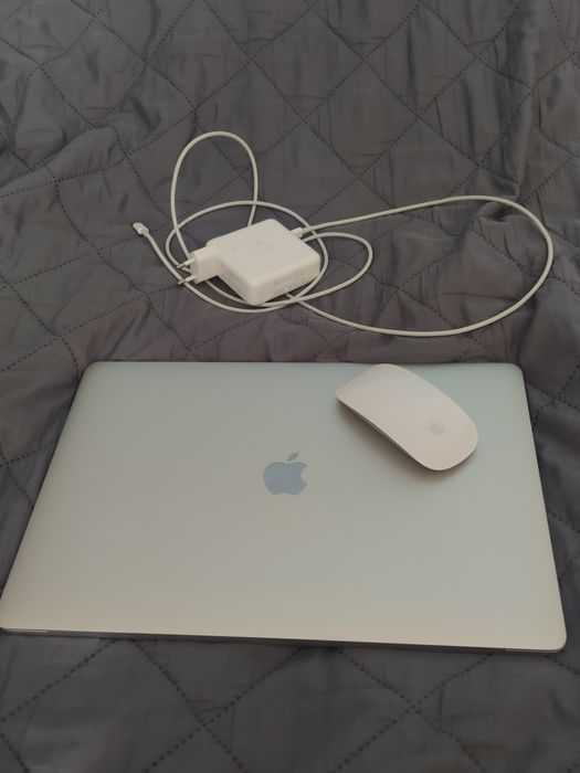 Продаю MacBook Pro 15'' 2018 года + Magic Mouse 2 + Magsafe адаптер