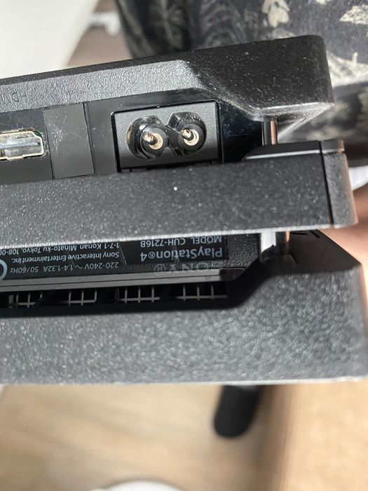 PlayStation 4 PRO 1TB SSD +1 Controller+ joc Gran Turismo 7