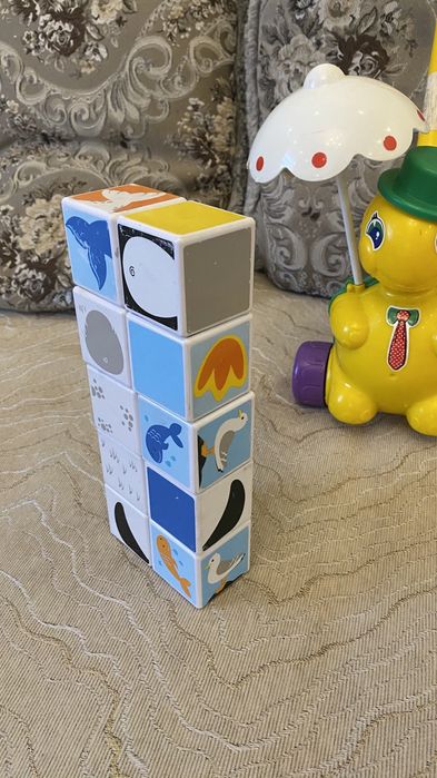 Игрушки музыкальные, толокар, кубики