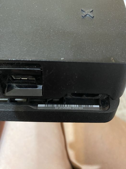 Продам PS4 slim 1TB