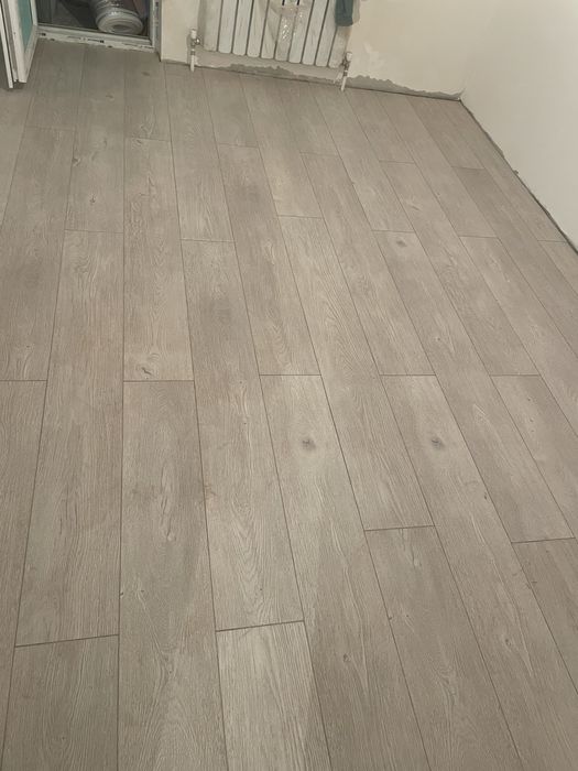 Ламинат Бежево коричневый с тонкой фаской