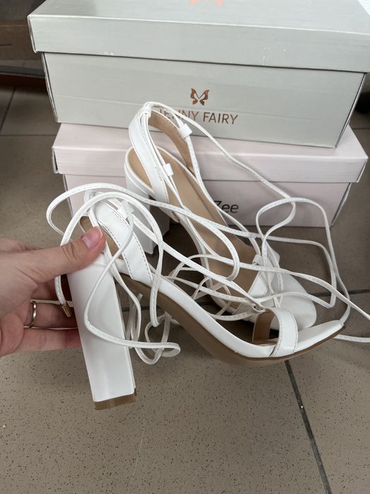 Sandale albe de ocazie