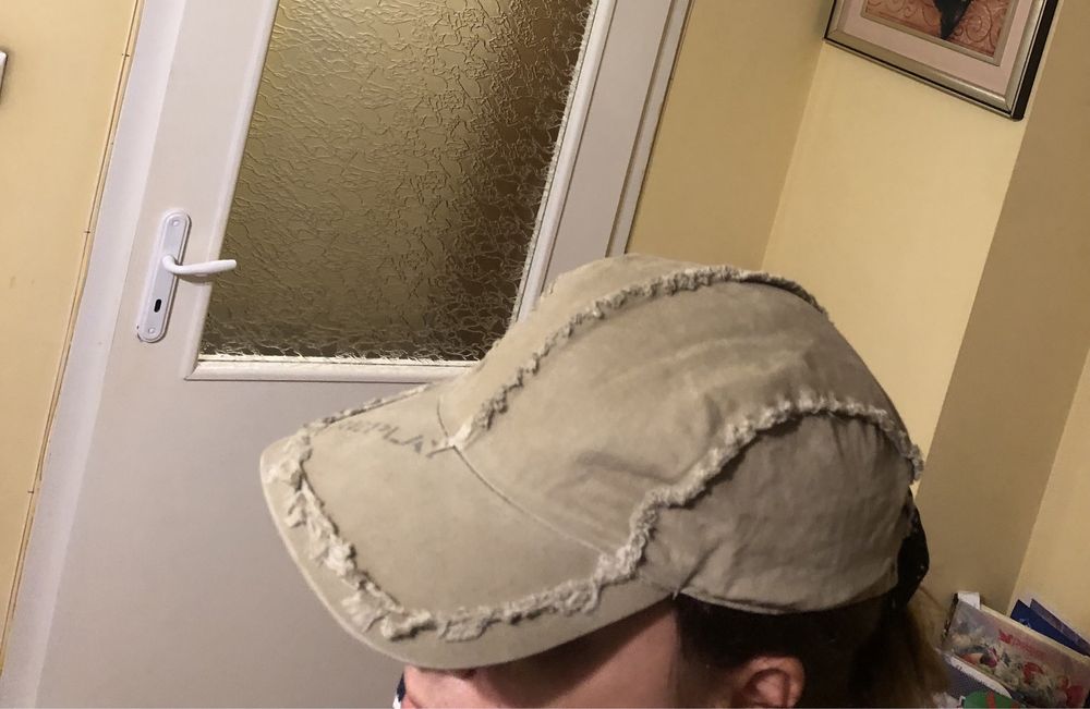 Шапка с козирка”REPLAY”