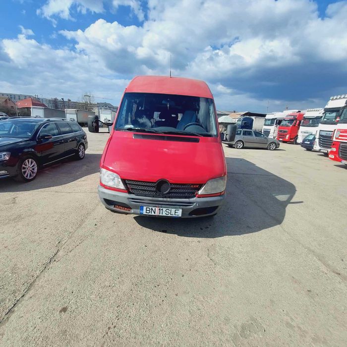 Microbuz transport persoane 16 locuri