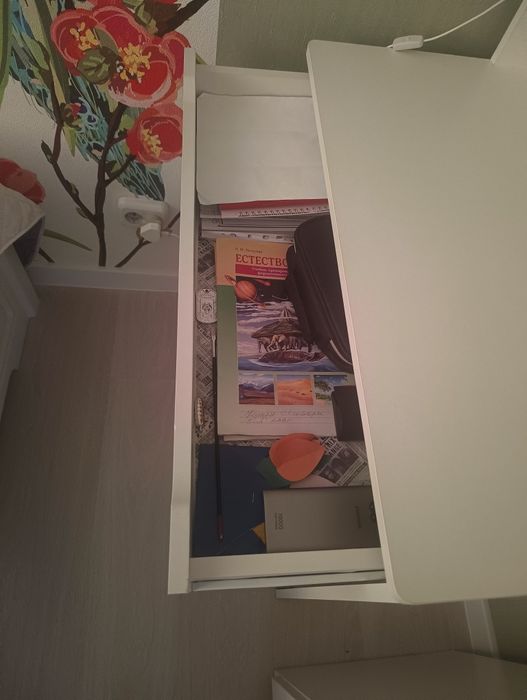 Продается письменный стол.