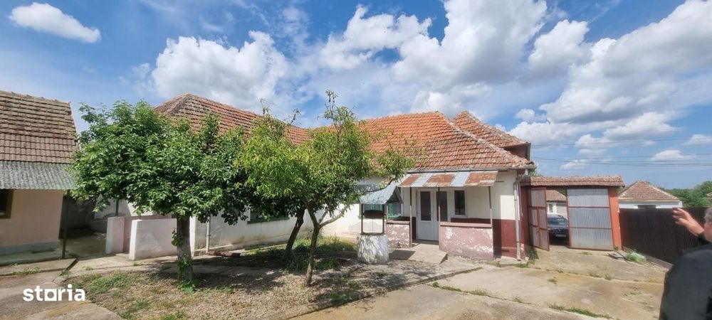 Casă 6 camere, livadă, 3 199 mp, Girisul Negru, Bihor. 35 000 E