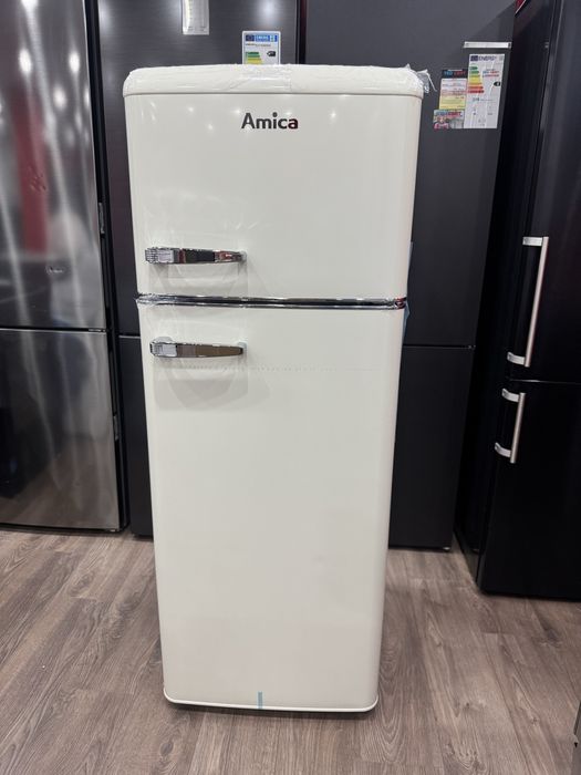 Ретро хладилник Amica с горна камера