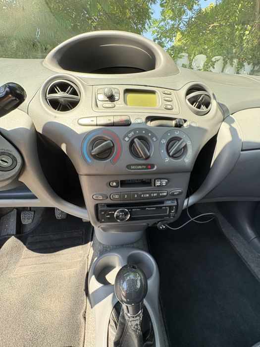 Toyota Yaris 2000