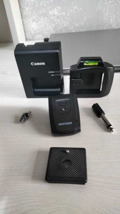 Canon EOS Rebel T6 (1300D) + 2 объектива + полный комплект