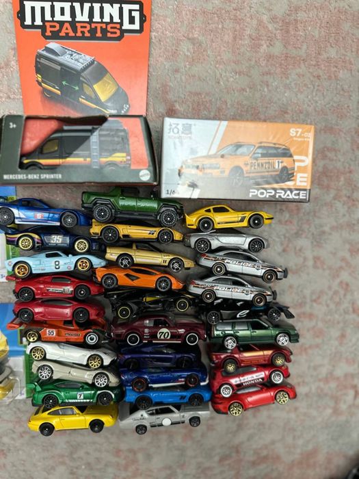 Продажа машинки 1:64