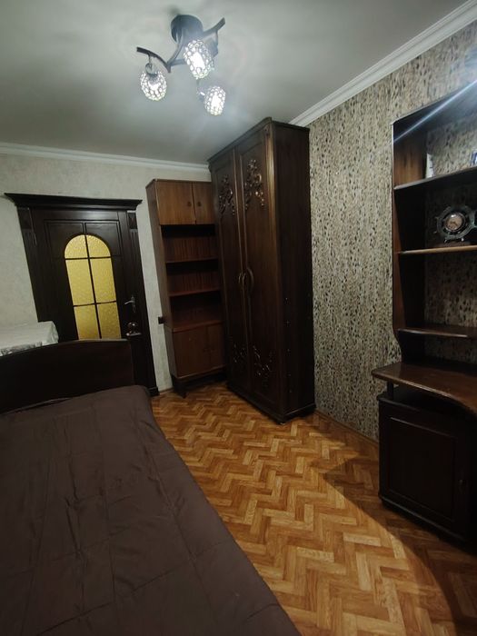 Продам квартиру трехкомнатную