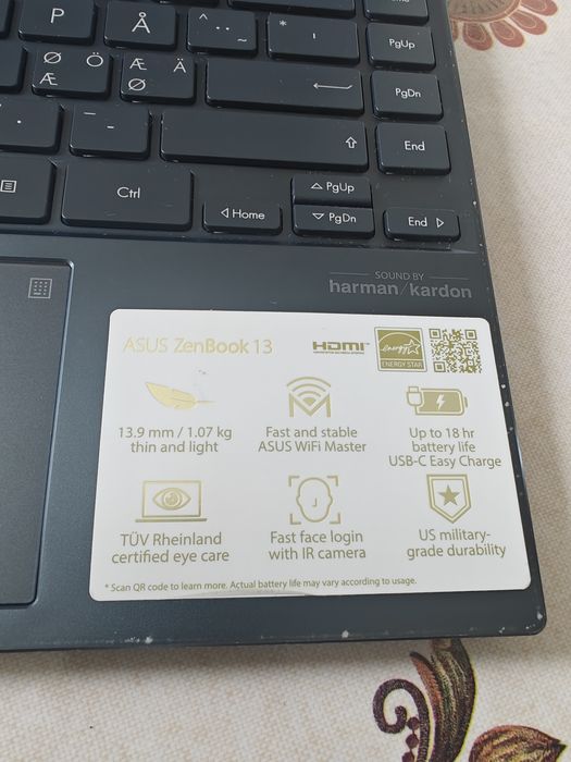 Asus ZenBook 13 cu procesor i7 11th RAM  16 GB Ssd  512 GB