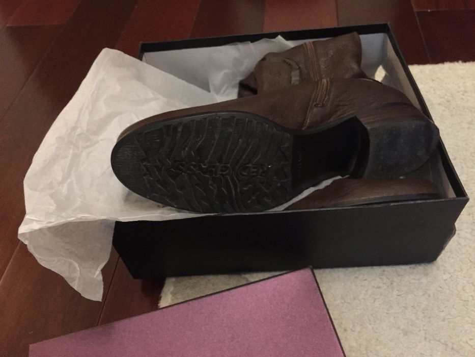 Дамски ботуши - чисто нови-39номер