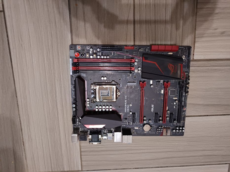 Placă de bază Asus Maximus VII Hero socket