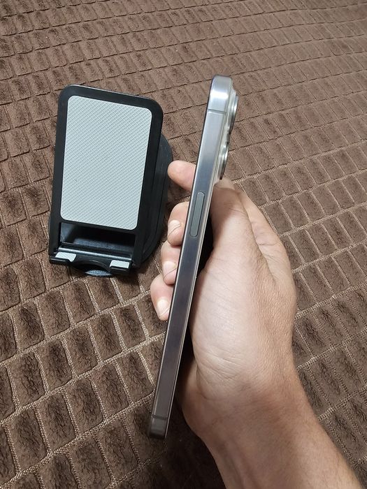 Vând iPhone 15Pro Max  ( Clonă)