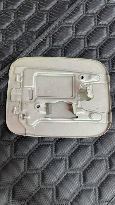 Лючок бензобака Камри 30