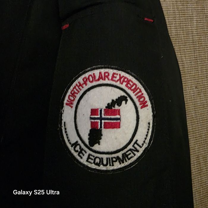 Продавам ЗИМНО NORD POLAR EXPEDITION яке ПАРКА не промукаемо