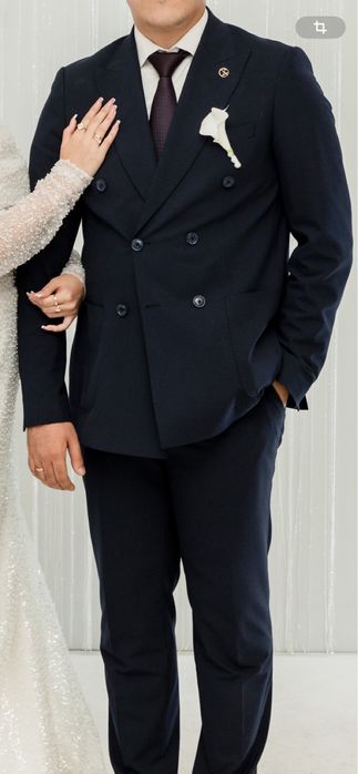 Продам двухбортный костюм двойка