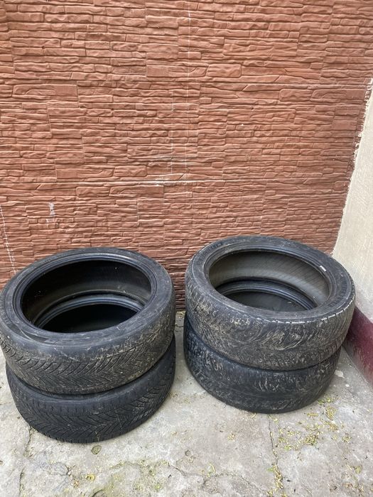 Продам шины на R19