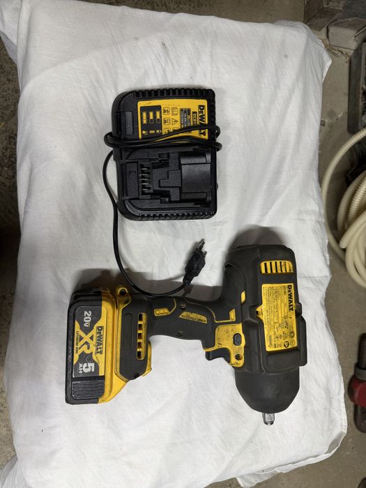 Гайкаверт Dewalt