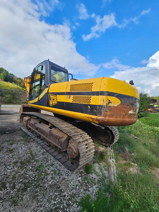 De vanzare Excavator JCB JS220