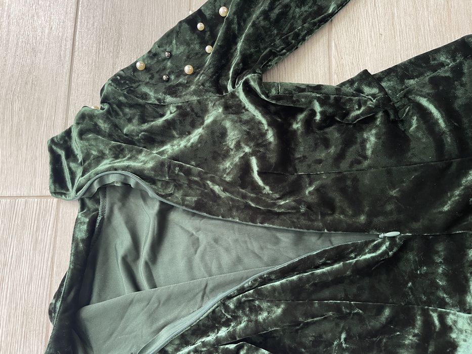 Зелена рокля с перлички