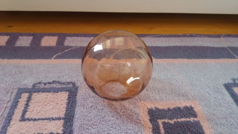 Полилей стъклено кълбо