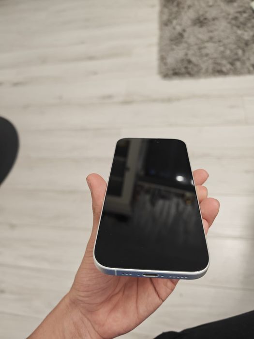 Iphone 16, +2huse, in garantie