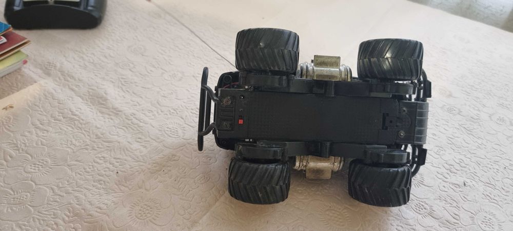 Машинка с пультом управления