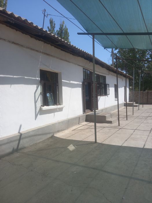 Уи сотилади 12 хона.17.сотик