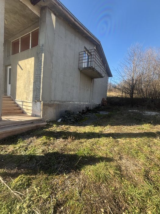 Промишлена сграда 800кв.м 10дка земя