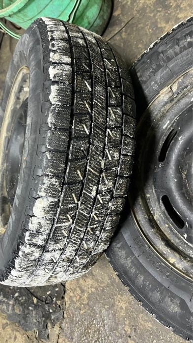 Продам комплект шины с дисками,  липучка