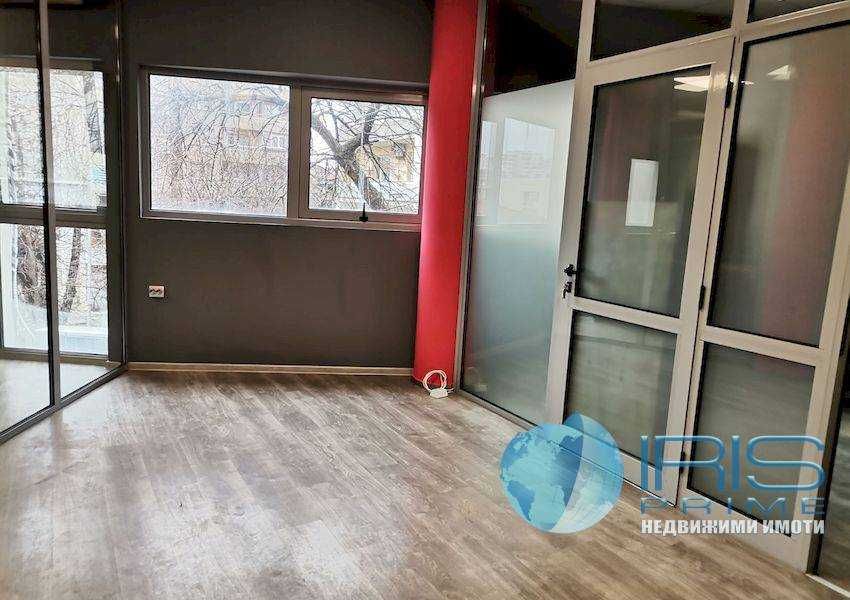 Продава се Офис в Шумен, Център - 77 кв.м за 975 €/кв.м - Снимка #1
