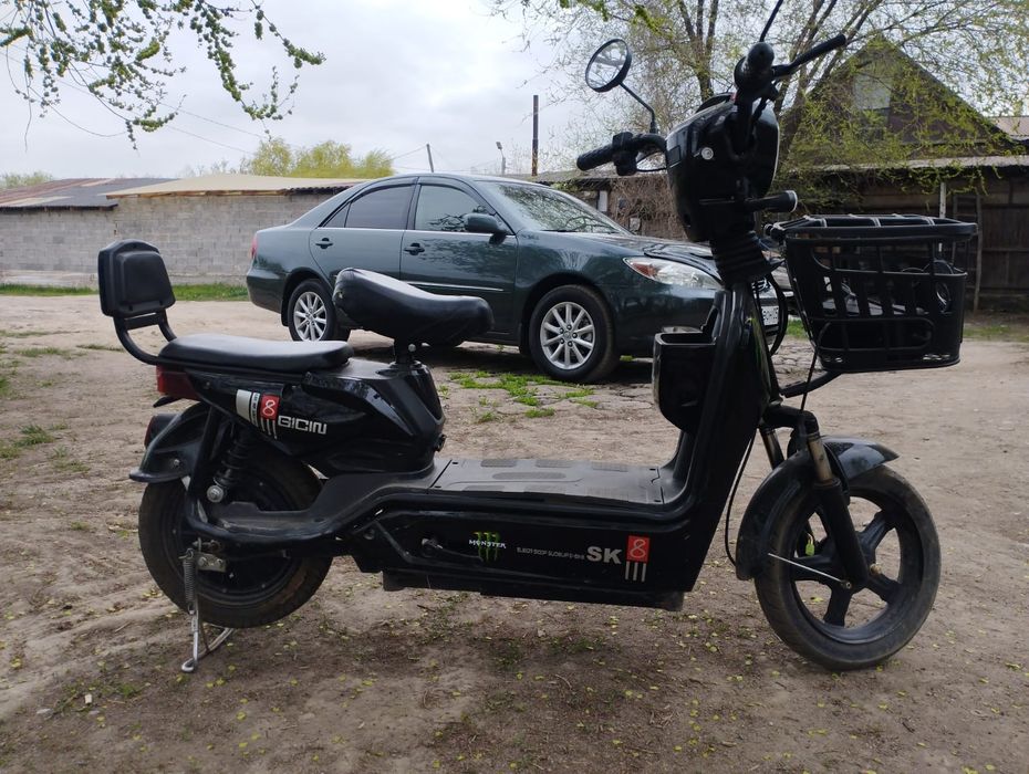 Продам скутер электро SK8