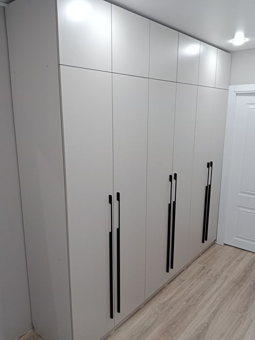 Новые шкафы. Не дорого.