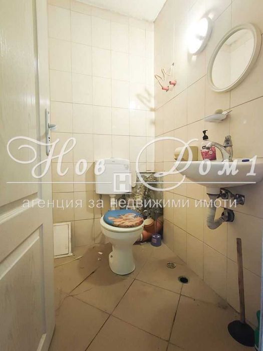 Дава се под наем Магазин в Варна, Колхозен пазар - 18 кв.м за 204 € - Снимка #1