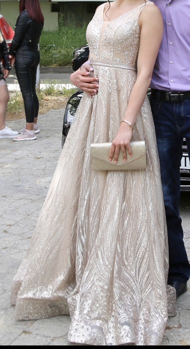 Бална рокля телесен цвят