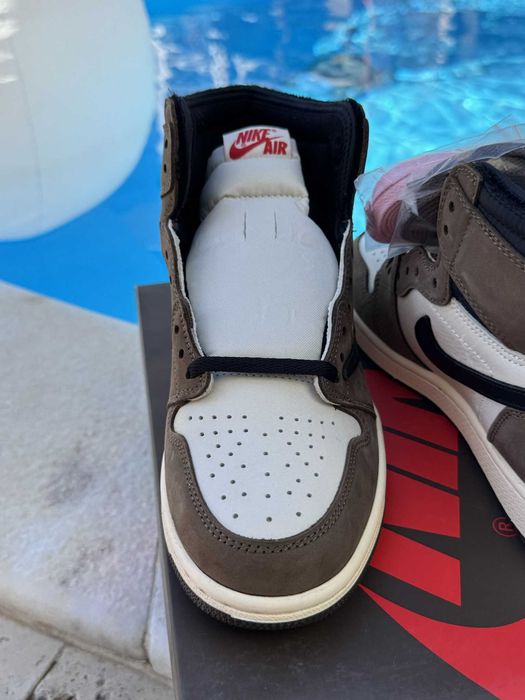 Jordan 1 High Travis Scott Кецове 42 EUR + Кутия + 4 Връзки Нови