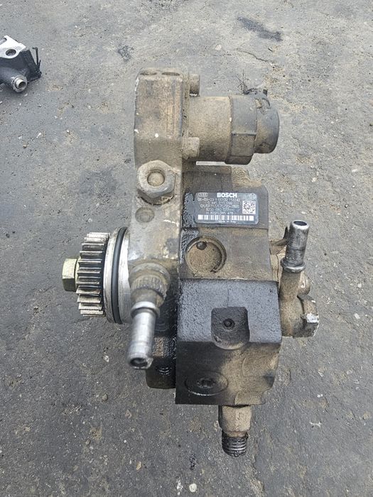 Lichidare stoc Pompa injectie Bosch Renault Trafic 2.0 Dci Opel Vivaro cod 0445010099