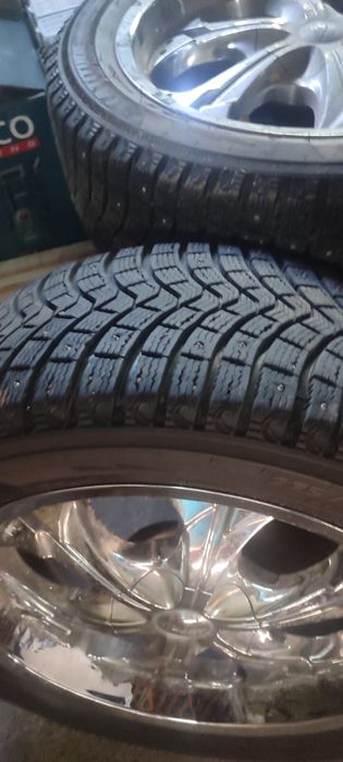 Продам диски с резиной R20 зима