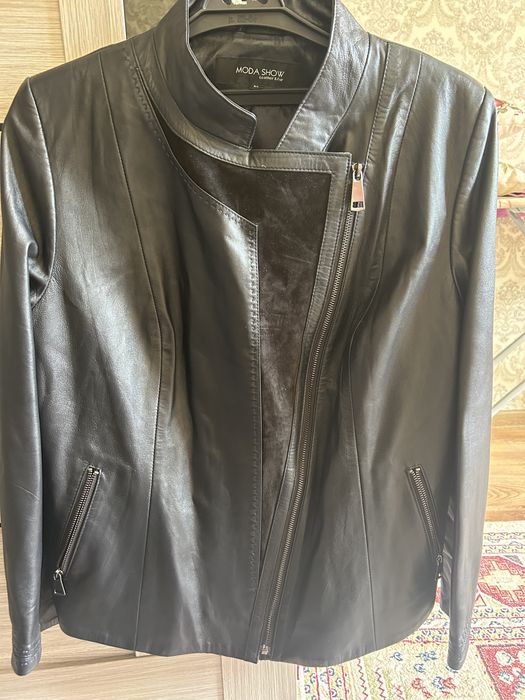 Кожаная черная куртка