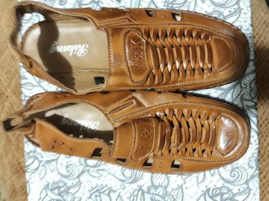 Продам новые босоножки