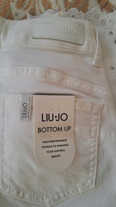 Бели Дънки Liu Jo до глезена с красива бродерия