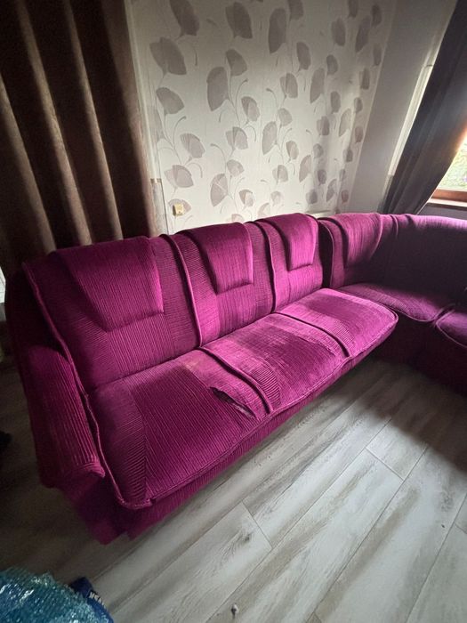 Canapea din catifea mov, necesita recondiționare  dimensiuni 225/270 cm