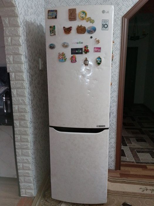 Продам холодильник в нерабочем состоянии сгорел двигатель